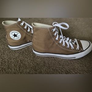 brown converse too big